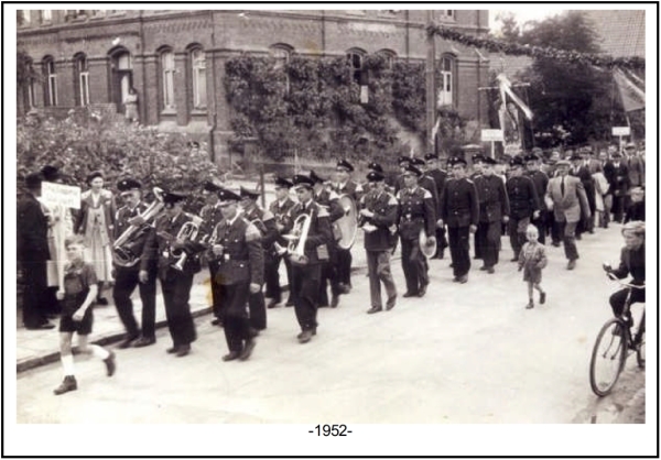 files/fM_k0007/Chronik/MZ_3_Umzug_1952.jpg